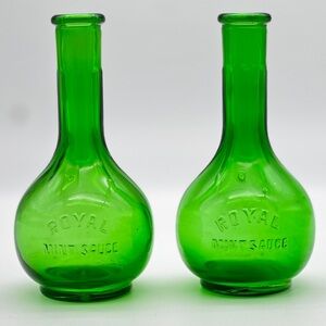 c1920s Royal Mint Sauce H. C. Mfg.‎ Co. Cork Top Emerald Green Bulbish Bottle